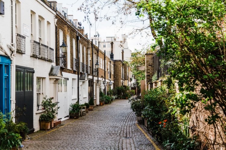 VAT Tips for Landlords – How you could save money! Friend & Grant Accountants de minimis rules